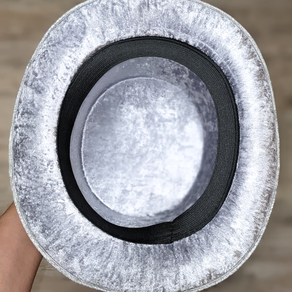 Soothing Velvet Silver Grey & Black Unisex Top Hat One Size Fits Most Adults - Picture 2 of 3